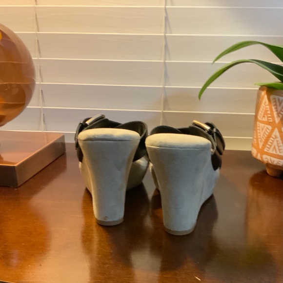 Back and Beige Jessica Simpson Wedges - Picture 4 of 9
